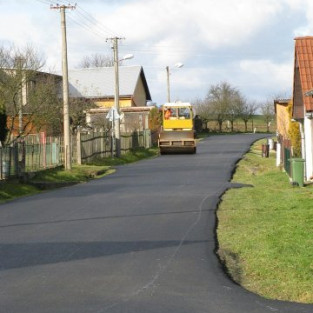 Nová silnice v naší obci 2009